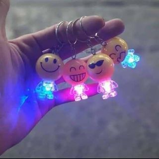 Móc khóa emoji có đèn nháy