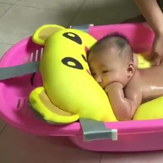 Đệm tắm cho bé từ 0 đến 8 tháng tuổi