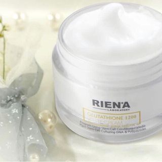 Kem dưỡng trắng trị nám Riena