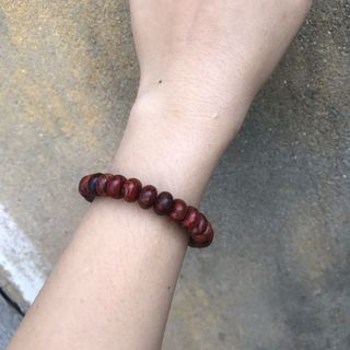 Vòng tay kiểu hạt nút