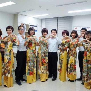 Áo dài truyền thống hoa hướng dương