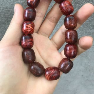 Vòng gỗ sưa Lào 14li