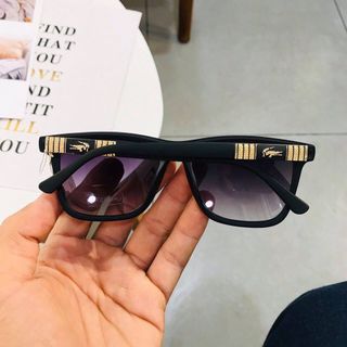 Mắt kính cho cả chàng nàng