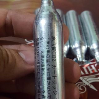 Co2 bơm hơi xe đạp loại không ren
