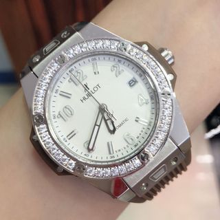 HUBLOT Ngọc trinh siêu phẩm Addzalo để cập nhập mẫu mới