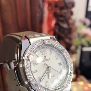 HUBLOT Ngọc trinh siêu phẩm Addzalo để cập nhập mẫu mới