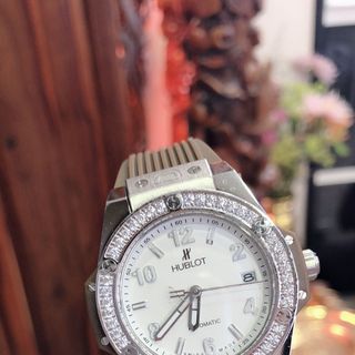 HUBLOT Ngọc trinh siêu phẩm Addzalo để cập nhập mẫu mới