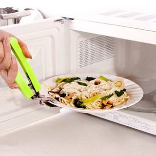 Dụng cụ gắp nóng tiện dụng cho nhà bếp