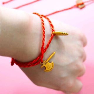 Vòng tay chỉ đỏ may mắn