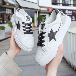 Giày sneaker nữ Màu Trắng hình ngôi sao trẻ trung D2526