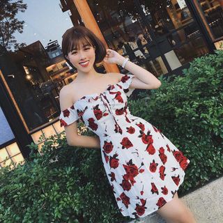 Váy hoa hồng đỏ rút ngực
