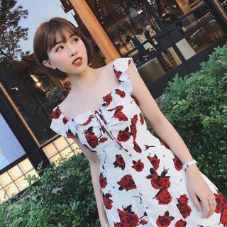 Váy hoa hồng đỏ rút ngực