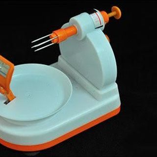 dụng cụ gọt vỏ táo có dao bổ đi kèm