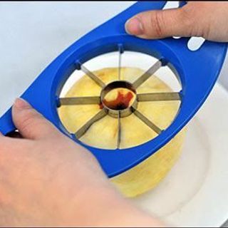 dụng cụ gọt vỏ táo có dao bổ đi kèm