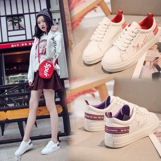 Giày sneaker nữ Màu trắng gót thêu đen đỏ Cá tính D2532