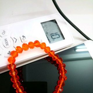 chuỗi đeo tay phong thủy pha lê màu cam