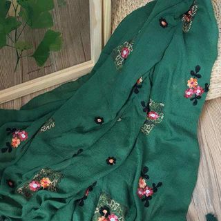 Khăn Choàng Cổ Thêu Hoa Nền Màu Xanh Lá Đậm - Cotton Viscose - 180x90cm - Mã KC157