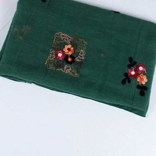 Khăn Choàng Cổ Thêu Hoa Nền Màu Xanh Lá Đậm - Cotton Viscose - 180x90cm - Mã KC157