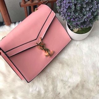 Túi xách nữ nắp chéo khoá hoạ tiết chữ kim loại