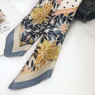 Khăn Lụa Vuông Họa Tiết Lá Hồng Xanh Nền Xanh Dương - Mã KL084