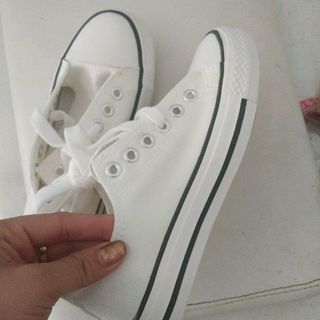 Giày thể thao vải siêu đẹp phổ biết nhất cho giới trẻ hiện nay