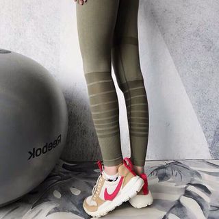 Quần tập dài dệt pha lưới