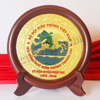 nơi đúc đĩa lưu niệm cung cấp đĩa số lượng lớn bán đĩa trạm khắc quà tặng ngày kỷ niệm