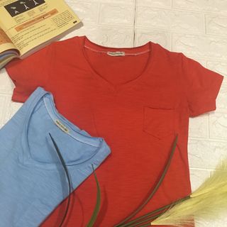 Áo thun cổ tim sớ gỗ