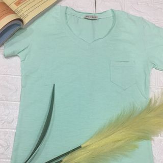 Áo thun cổ tim sớ gỗ