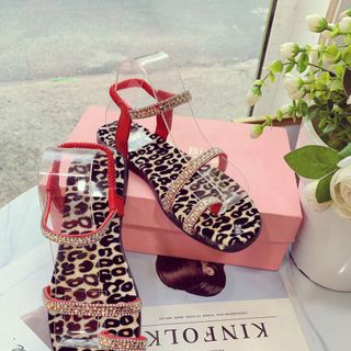 Giày sandal beo