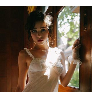 Đầm ren lưới thêu hoa sexy