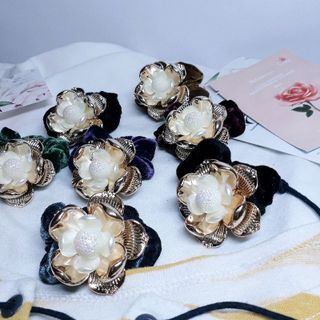 Bông sen nhụy trắng lớn