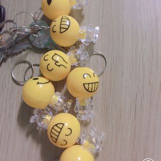Móc khoá mặt cười emoji phát sáng