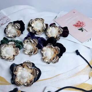 Bông sen nhụy trắng lớn