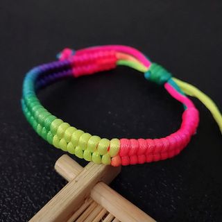 Vòng tay nhiều màu