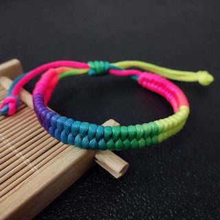 Vòng tay nhiều màu