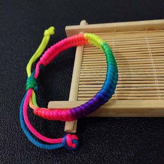 Vòng tay nhiều màu