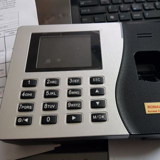 Máy chấm công vân tay Ronald Jack 2000