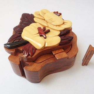 Hộp Chốt Hoa Trà Camellia - Handcrafted Wooden Puzzle Box