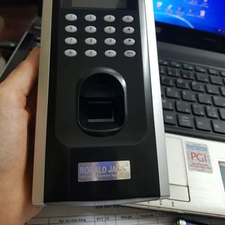 Máy chấm công Ronald Jack SF200