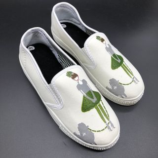 Giày slip on hình cô gái màu trắng Koin VV204