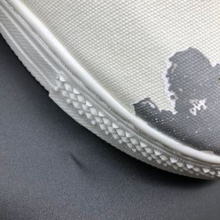 Giày slip on hình cô gái màu trắng Koin VV204