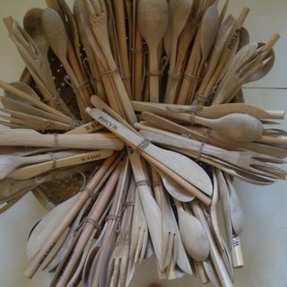 Dụng cụ bàn ăn bằng tre