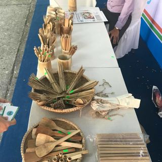 Dụng cụ bàn ăn bằng tre