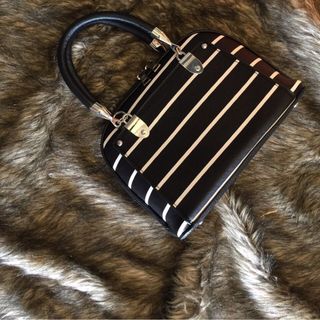 Túi hến kẻ Bubury siêu sang chảnh