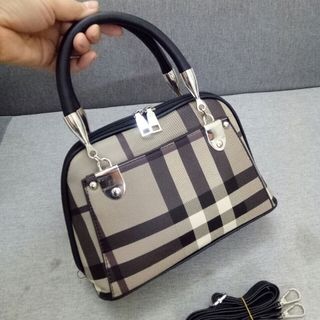 Túi hến kẻ Bubury siêu sang chảnh