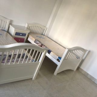 Giuờng tầng Chica