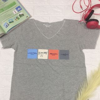 Áo thun giấy cổ tim màu xám