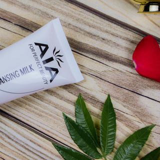 SỮA RỬA MẶT TRẮNG DA AIA - THÂM QUẨNG MẮT AIA MỸ PHẨM AIA