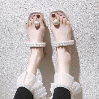 Dép xỏ ngón ngọc